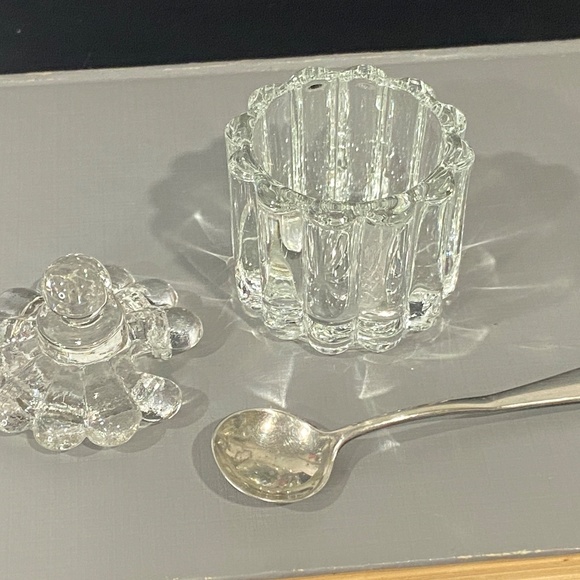 Vintage Pressed Glass Salt Cellar w/ Lid & Spoon - Picture 4 of 8